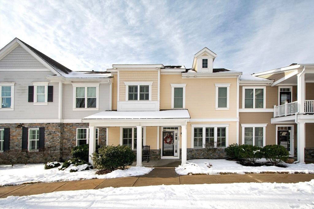 Exterior, Facade, Rowhouse