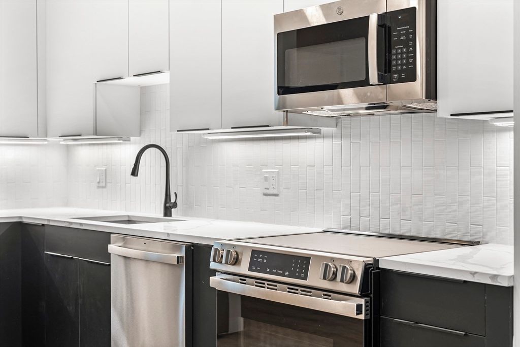 Interior, Kitchen, Stainless Steel Appliances