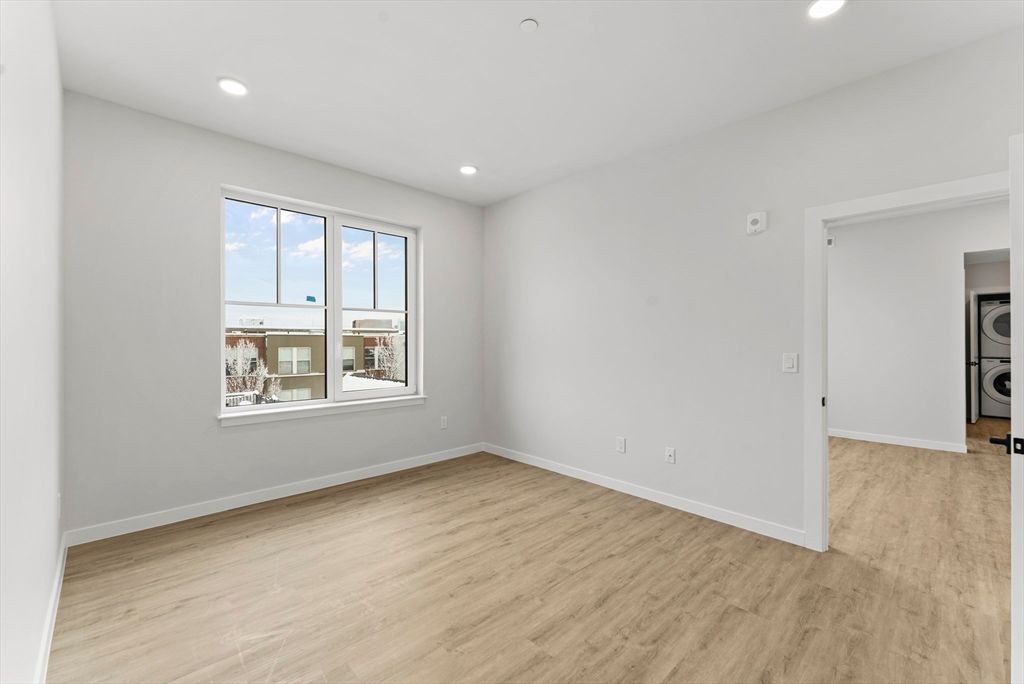Empty room, Interior, Recessed Lighting, Washer, Wood Texture Flooring