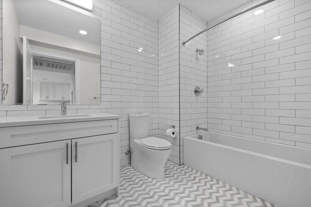 Bathroom, Interior, Recessed Lighting