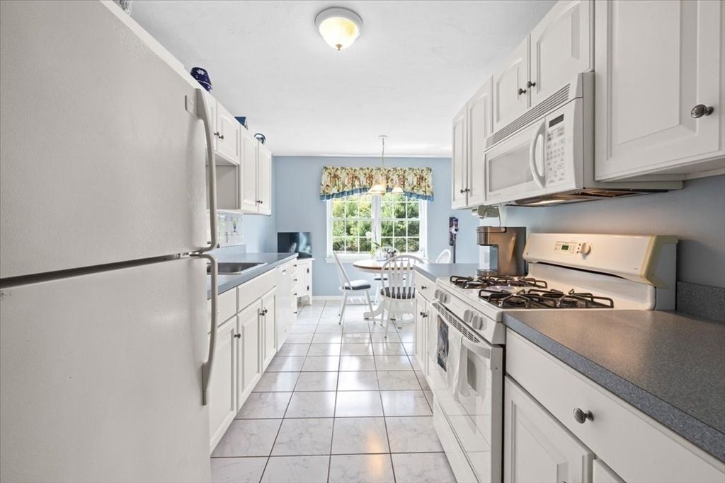 Chandelier, Dining room, Interior, Kitchen, Marble, Pendant Lights