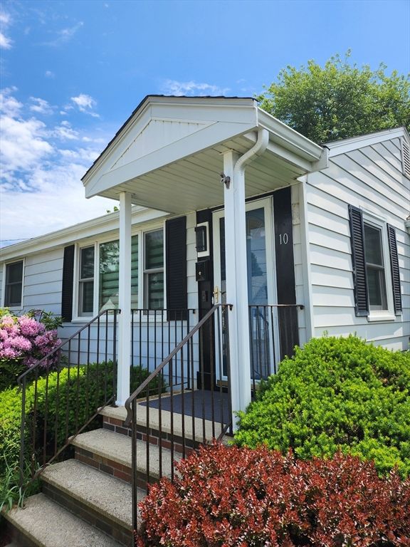 Exterior, Facade, None