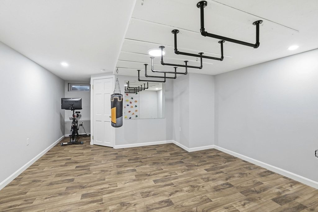 Fitness Equipment, Interior, Recessed Lighting, Wood Texture Flooring