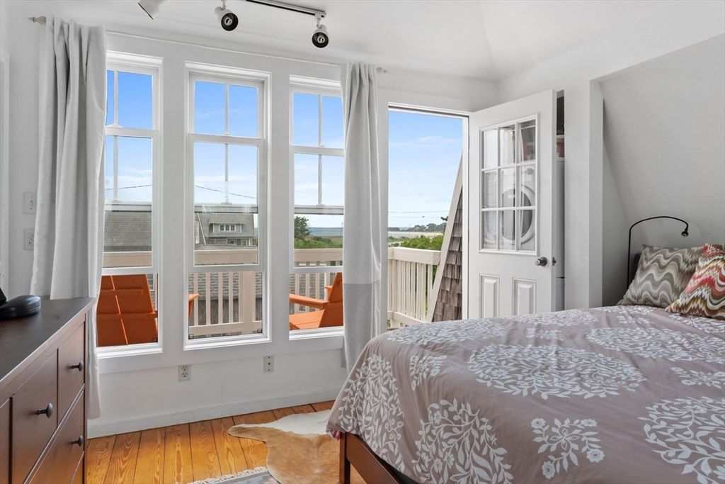 Bedroom, Interior, Water, Wood Texture Flooring