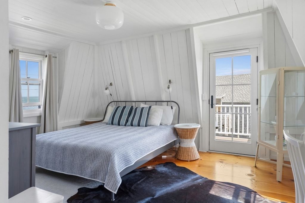 Bedroom, Interior, Pendant Lights, Recessed Lighting, Wood Texture Flooring