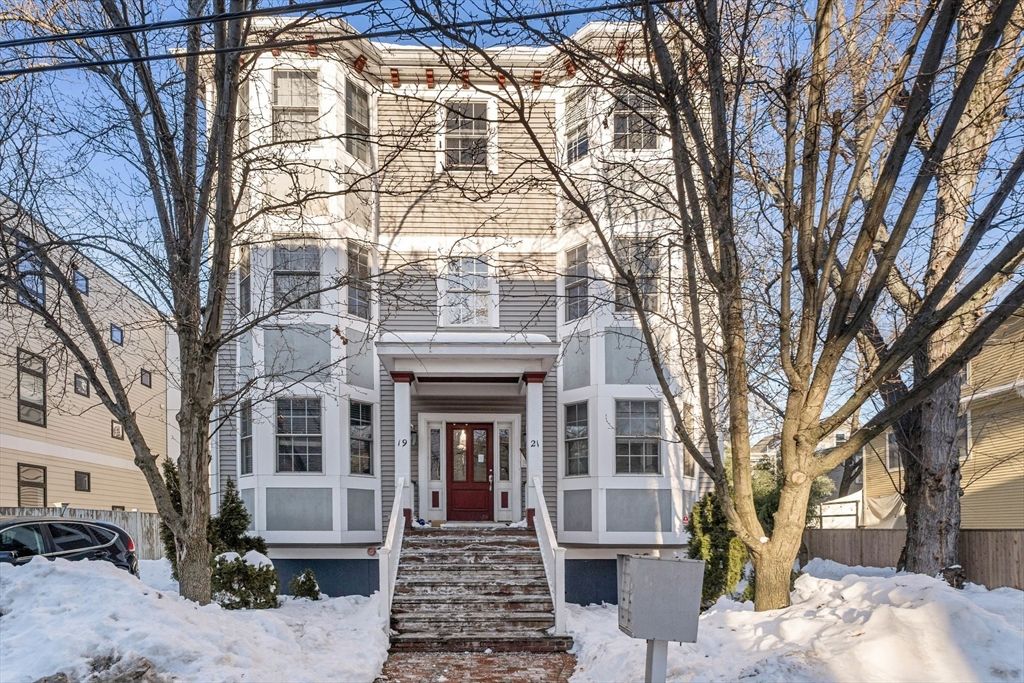 Exterior, Facade, Queen Anne Victorian
