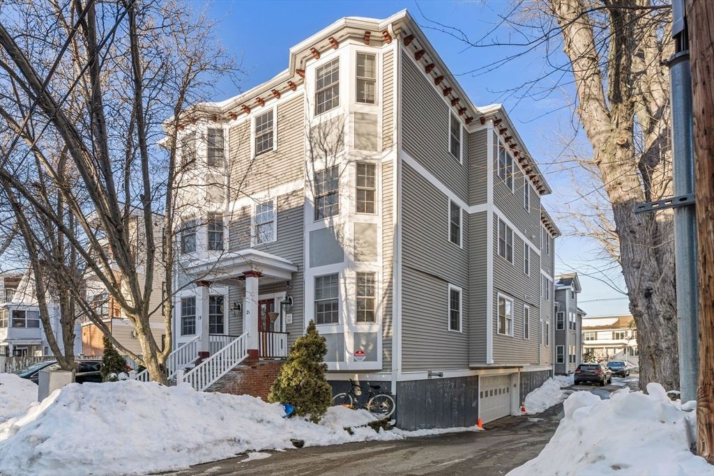 Exterior, Facade, Rowhouse