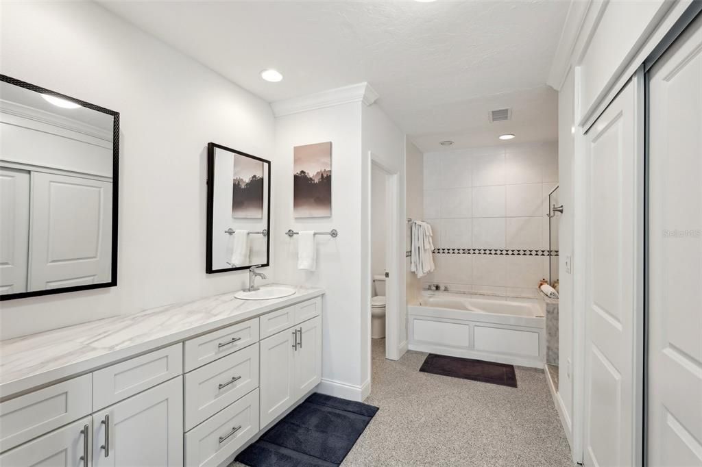 Bathroom, Dual Sink Vanities, Interior, Recessed Lighting