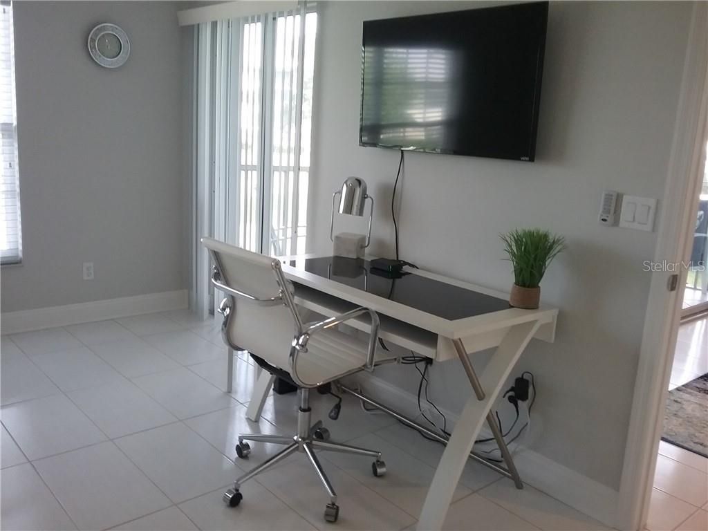 Home Office, Interior