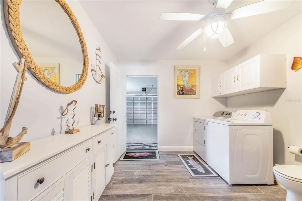 Interior, Washer, Wood Texture Flooring