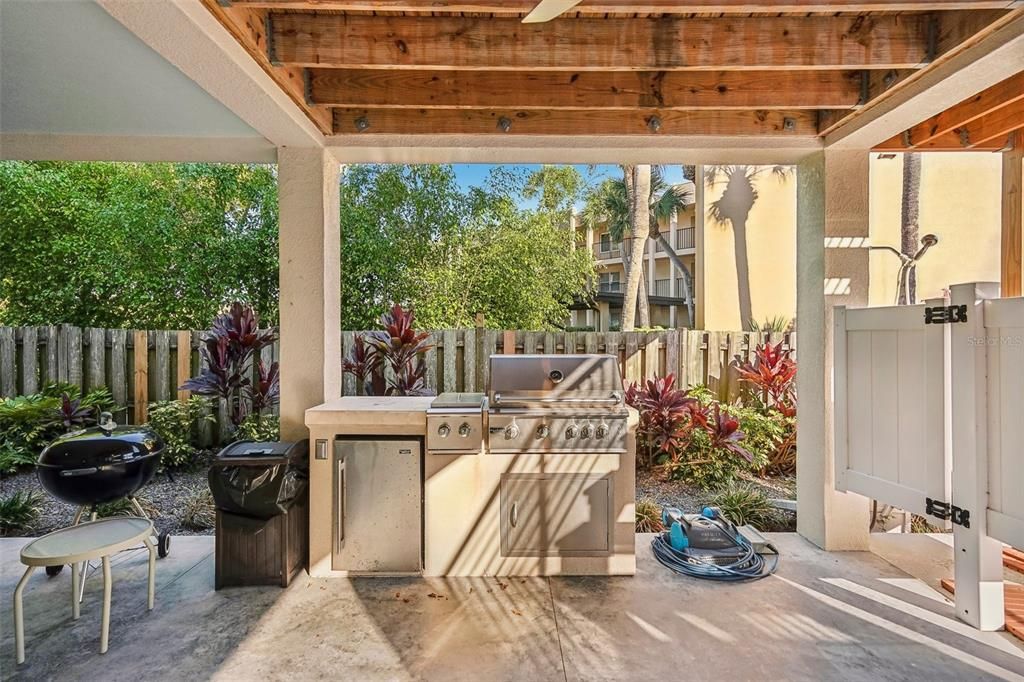 Exterior, Outdoor Kitchen