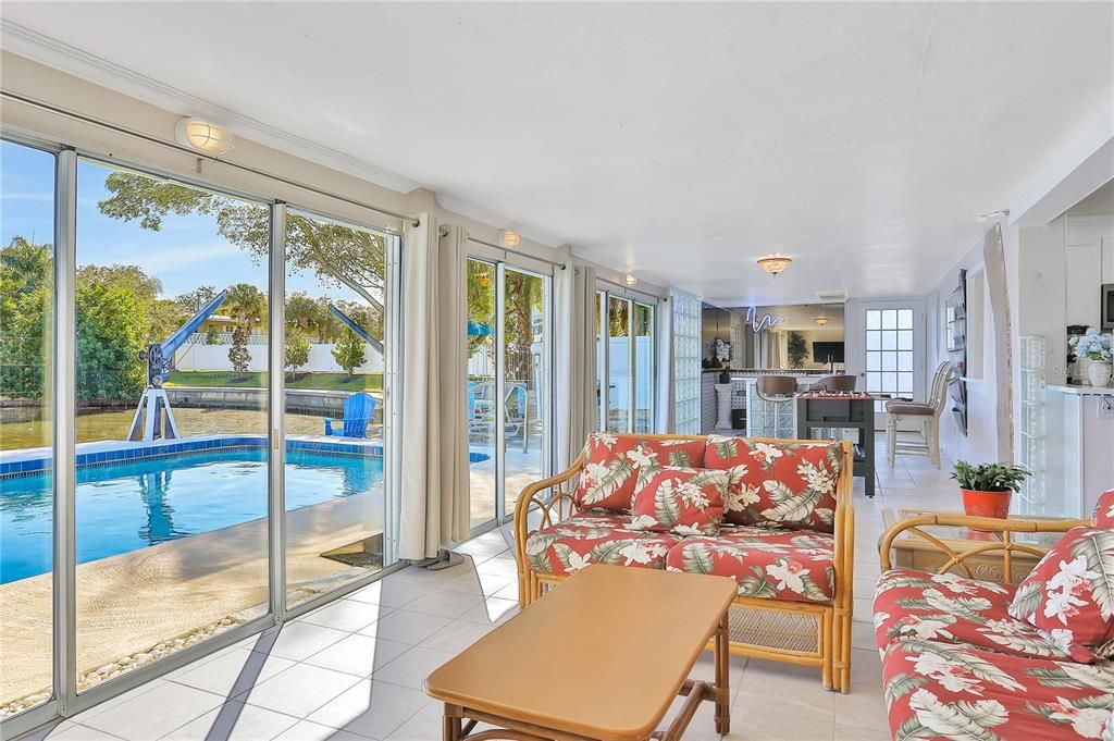 Interior, Kitchen, Living room, Dining room, Ceramic Tile, Pendant Lights