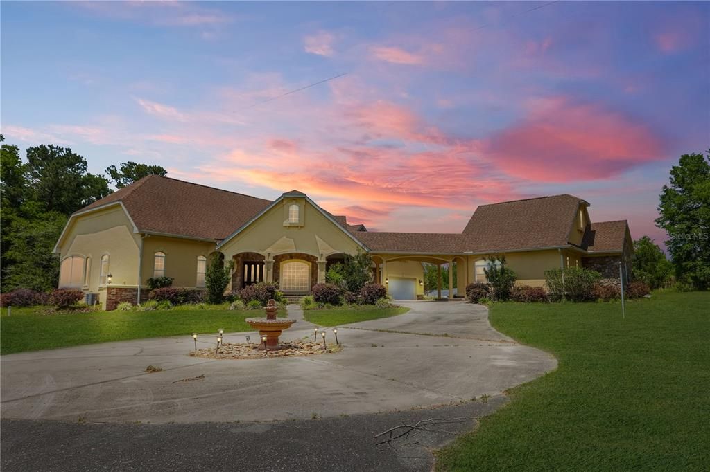 Backyard, Exterior, Facade, Ranch