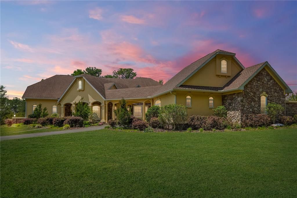 Backyard, Exterior, Facade, Ranch