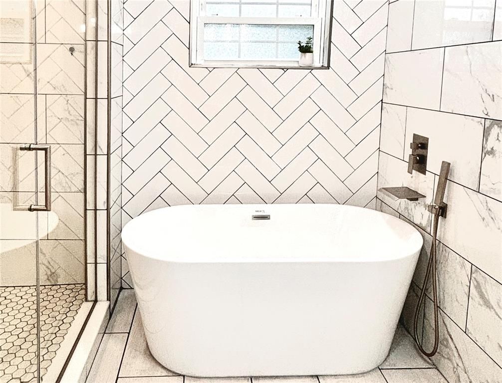 Bathroom, Free Standing Baths, Glass Shower, Interior