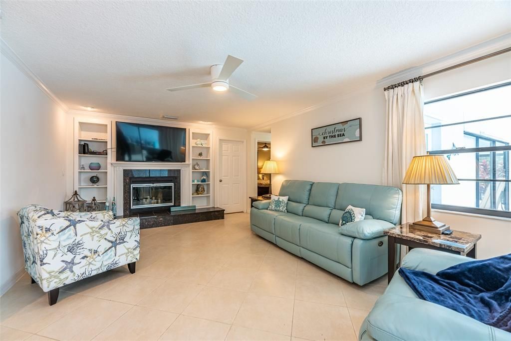 Fireplace, Interior, Living room, Recessed Lighting