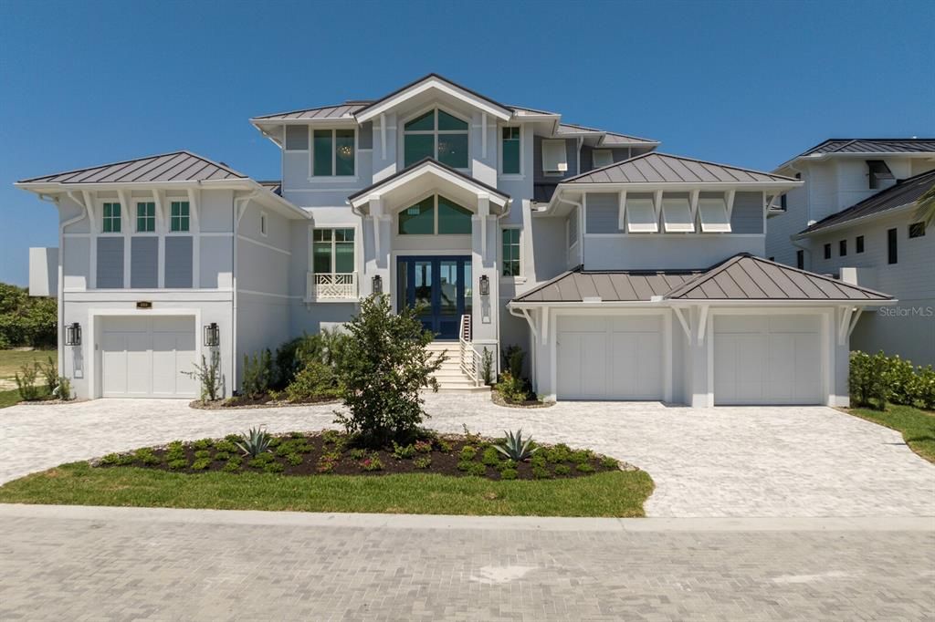 Attached, Exterior, Facade, American Craftsman