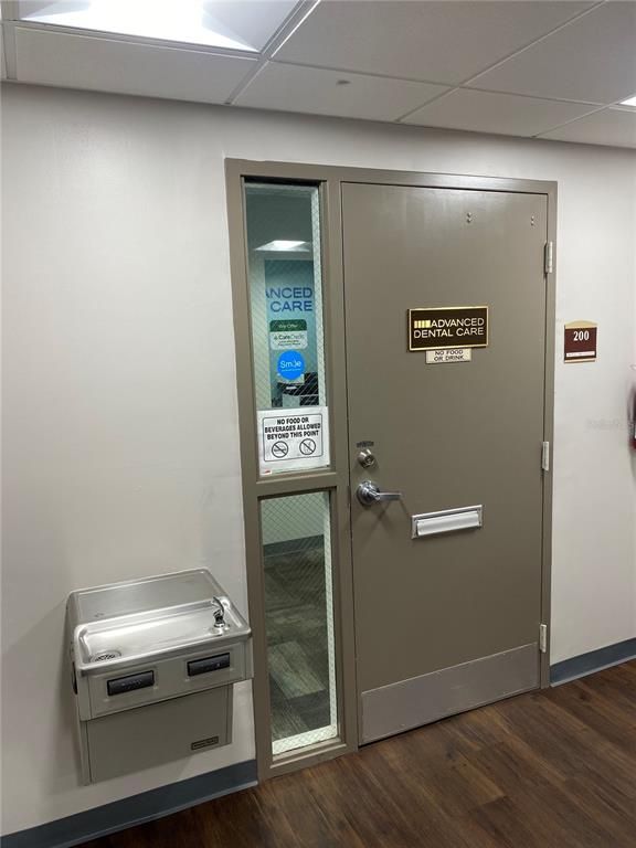 Interior, Washer, Wood Texture Flooring