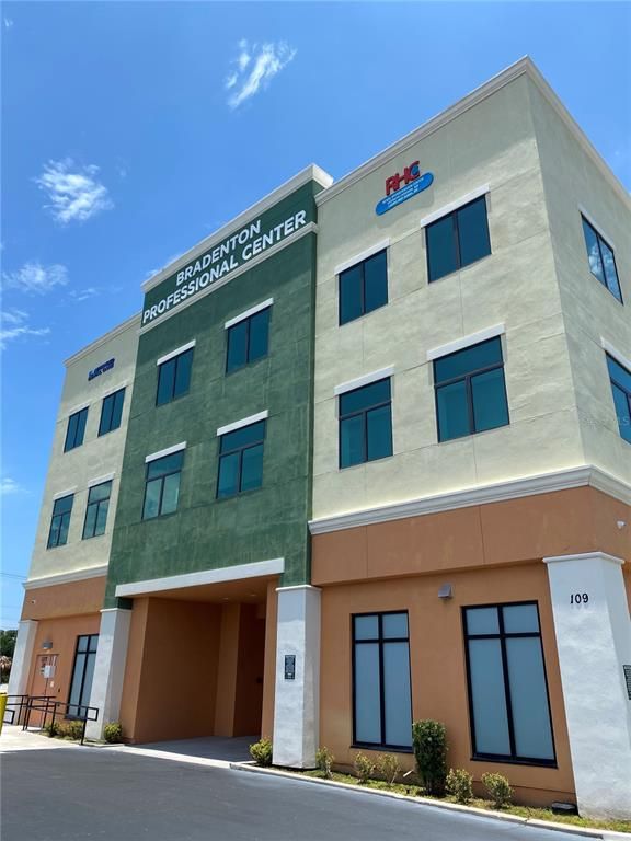 Exterior, Facade, Rowhouse