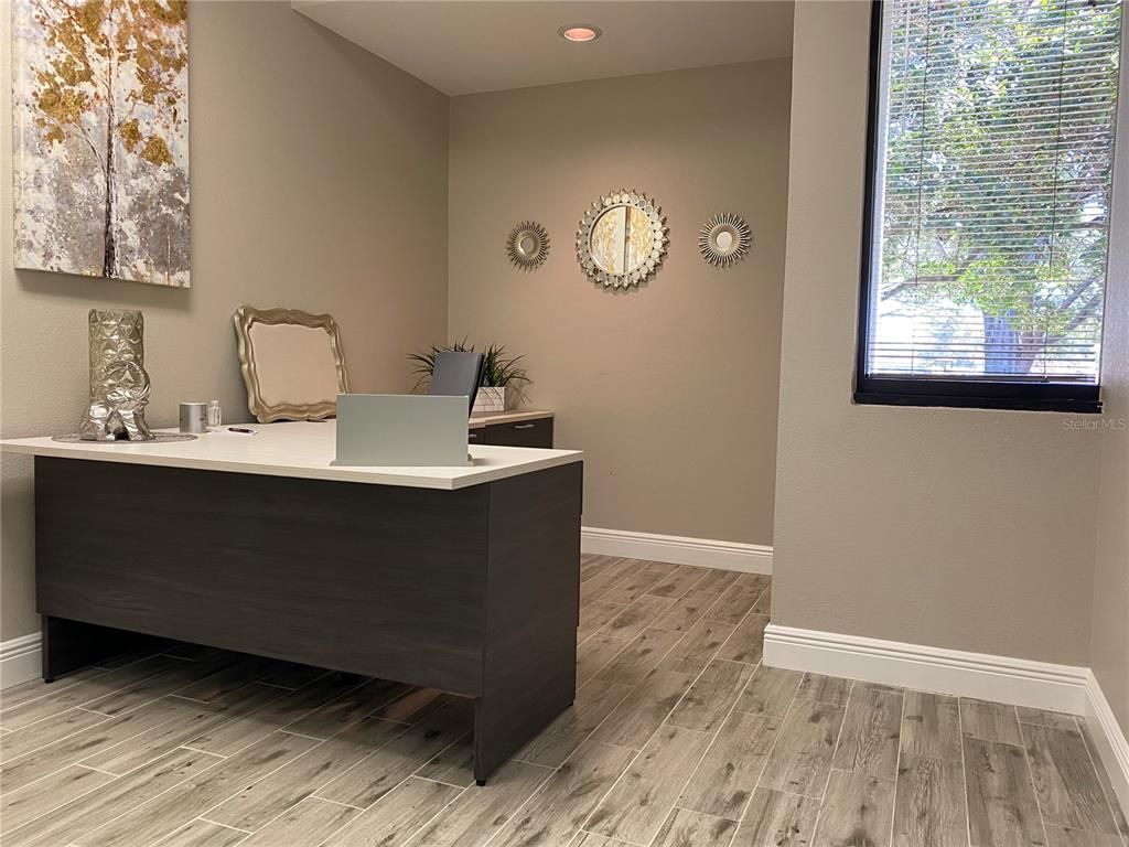 Home Office, Interior, Recessed Lighting, Wood Texture Flooring