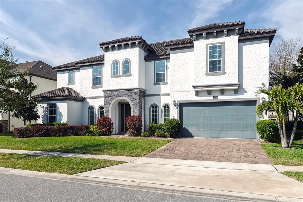 Attached, Exterior, Facade, Mediterranean