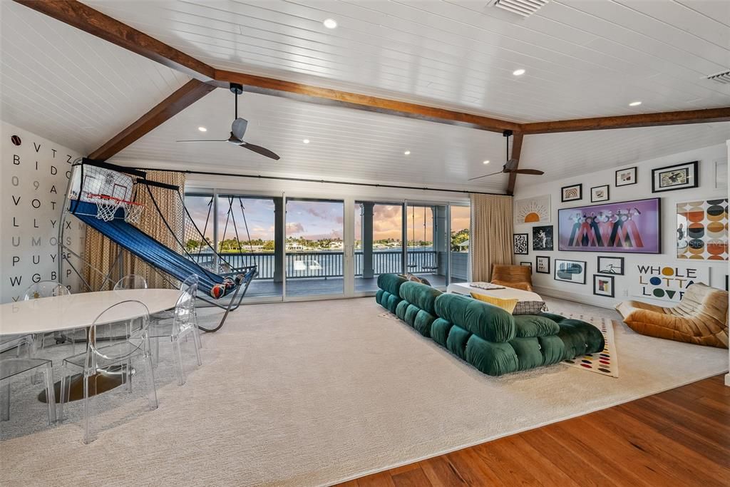 Interior, Living room, Recessed Lighting, Wooden Beams, Wood Texture Flooring