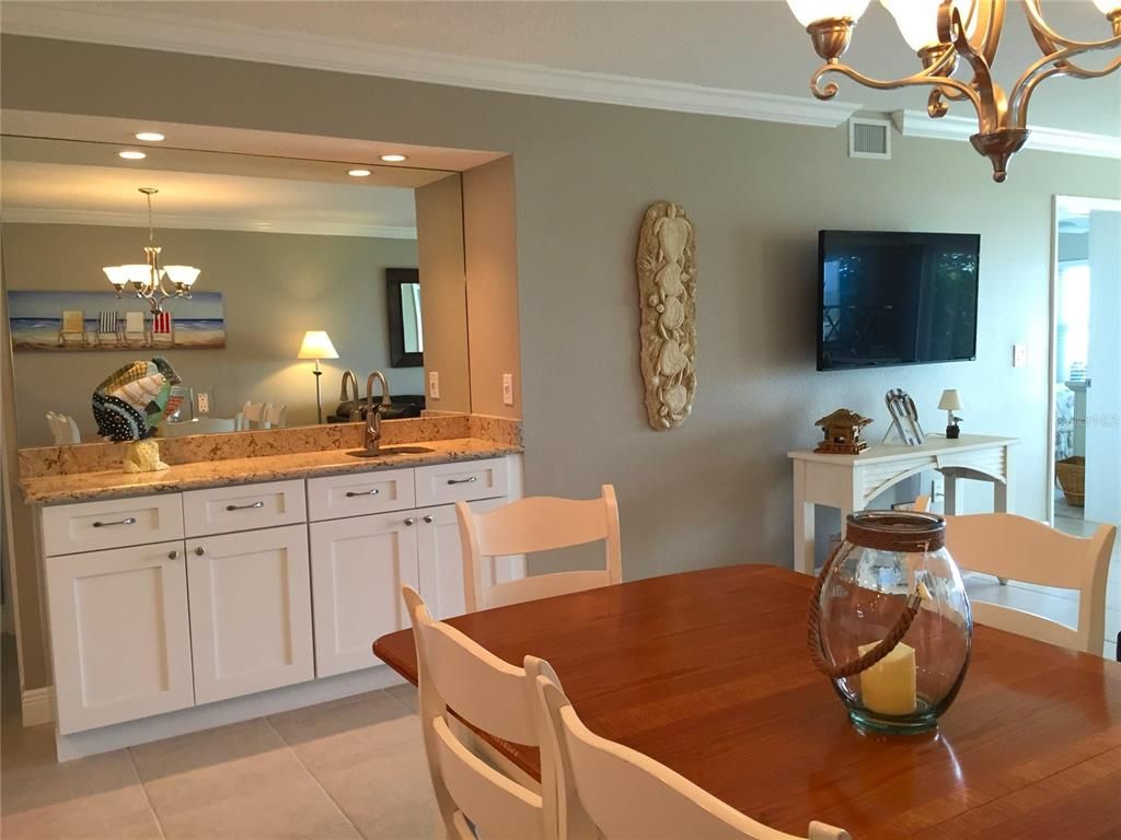 Chandelier, Dining room, Interior, Recessed Lighting