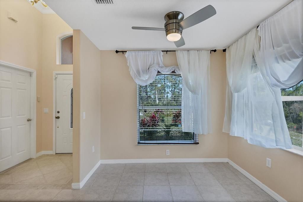 Empty room, Interior