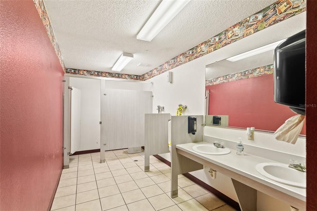 Bathroom, Dual Sink Vanities, Interior