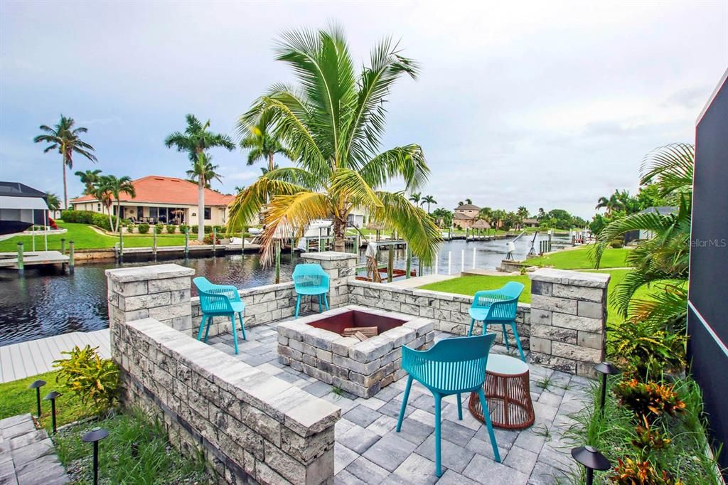 Exterior, Lake, Pool, Water