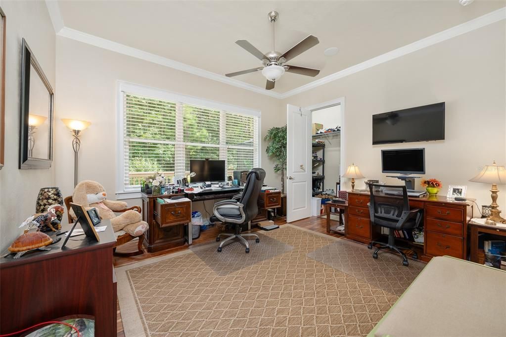 Home Office, Interior