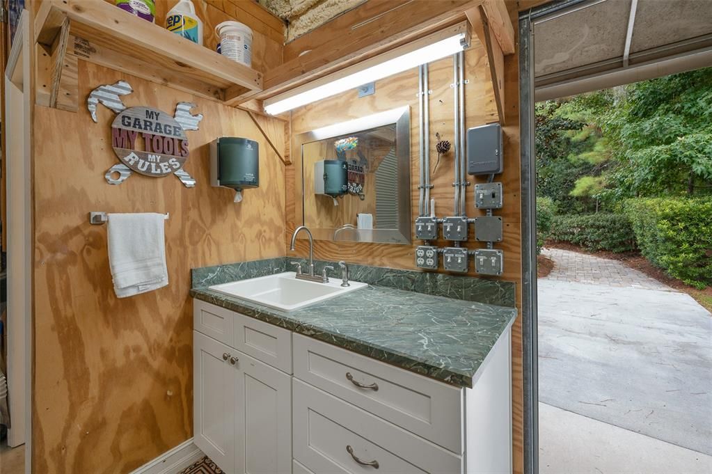 Bathroom, Exterior, Outdoor Kitchen