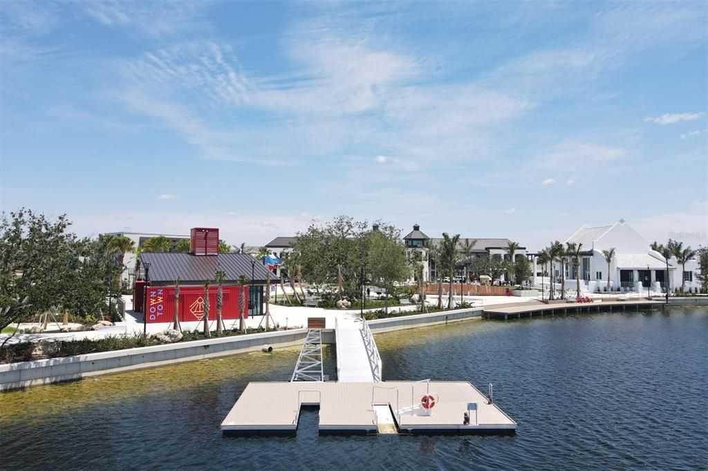 Exterior, Lake