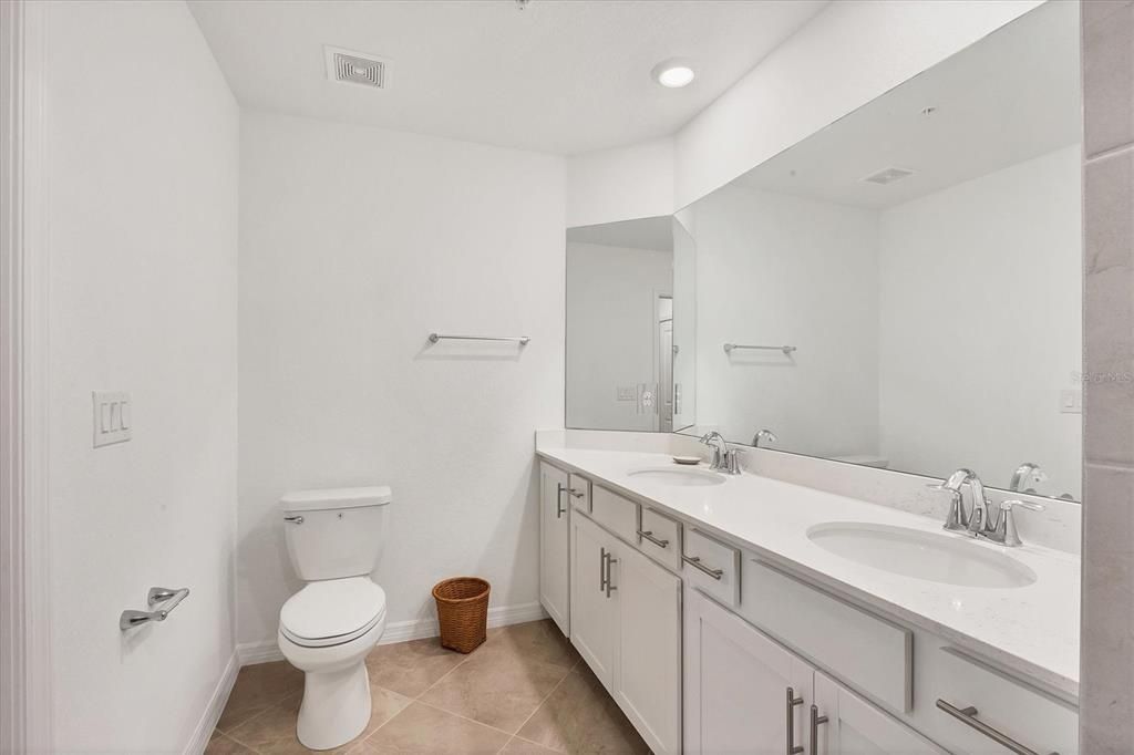 Bathroom, Dual Sink Vanities, Interior, Recessed Lighting