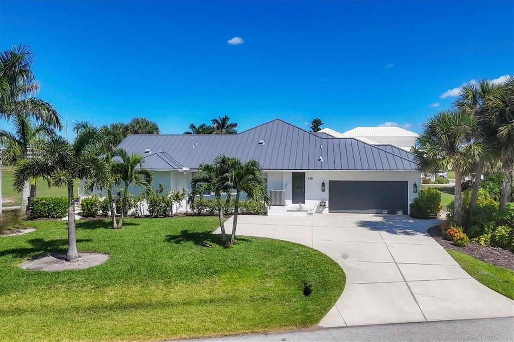 Attached, Exterior, Facade, Ranch