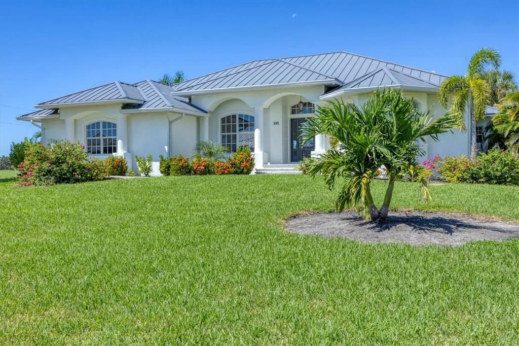 Backyard, Exterior, Facade, Ranch