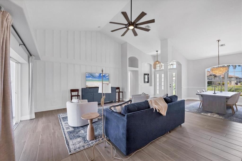 Chandelier, Dining room, Interior, Living room, Pendant Lights, Wood Texture Flooring