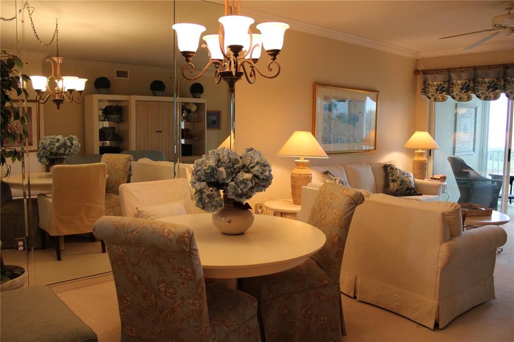 Chandelier, Dining room, Interior, Living room