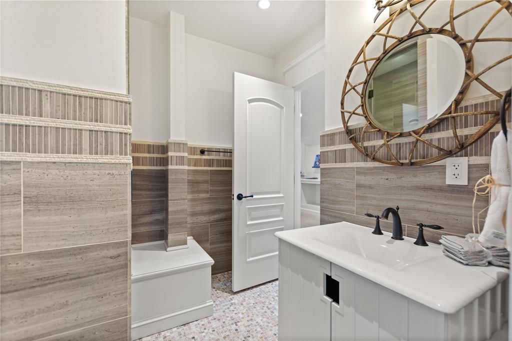 Bathroom, Interior, Recessed Lighting