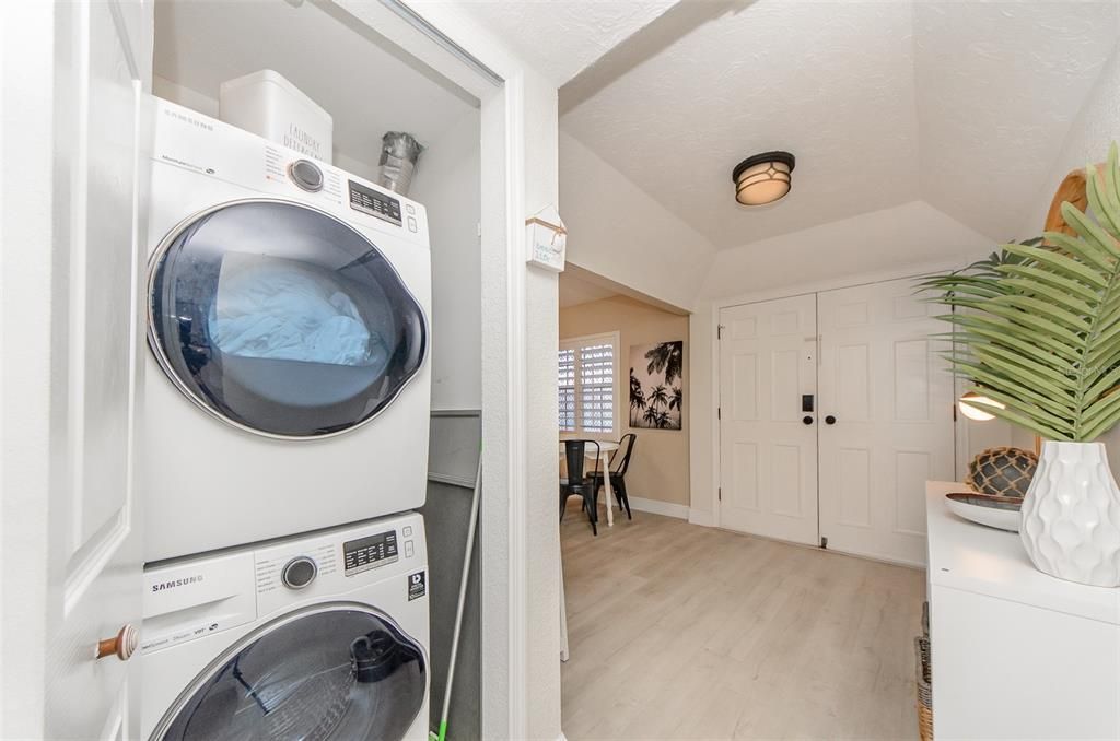Interior, Utility Closets, Washer, Wood Texture Flooring