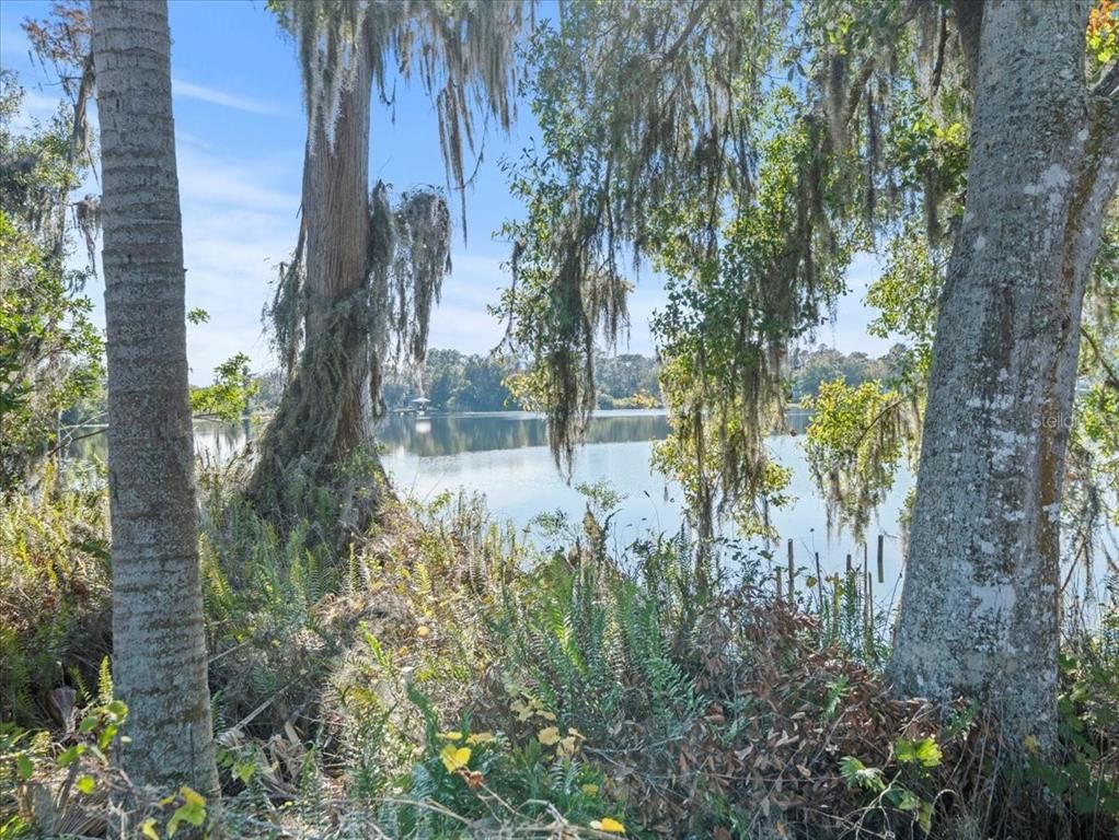 Exterior, Lake