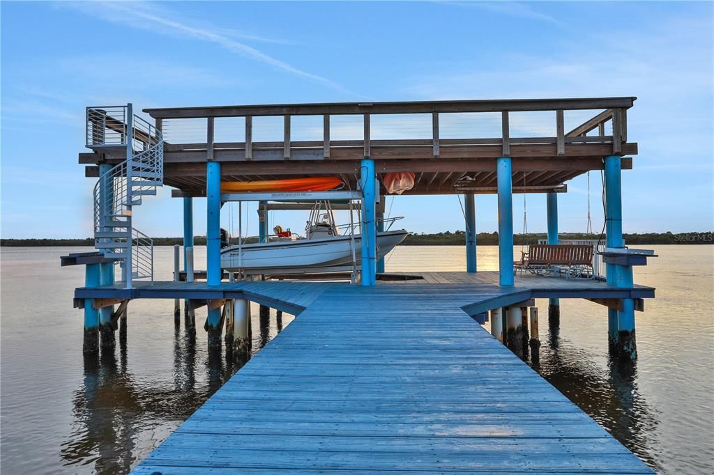 Exterior, Lake