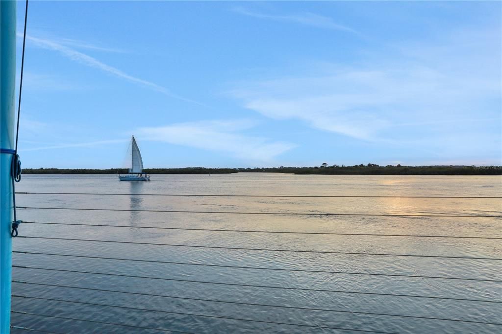 Exterior, Lake