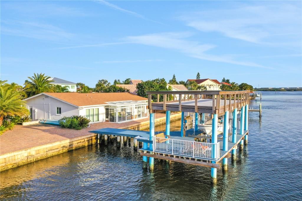 Exterior, Lake