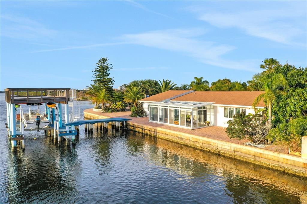 Exterior, Lake