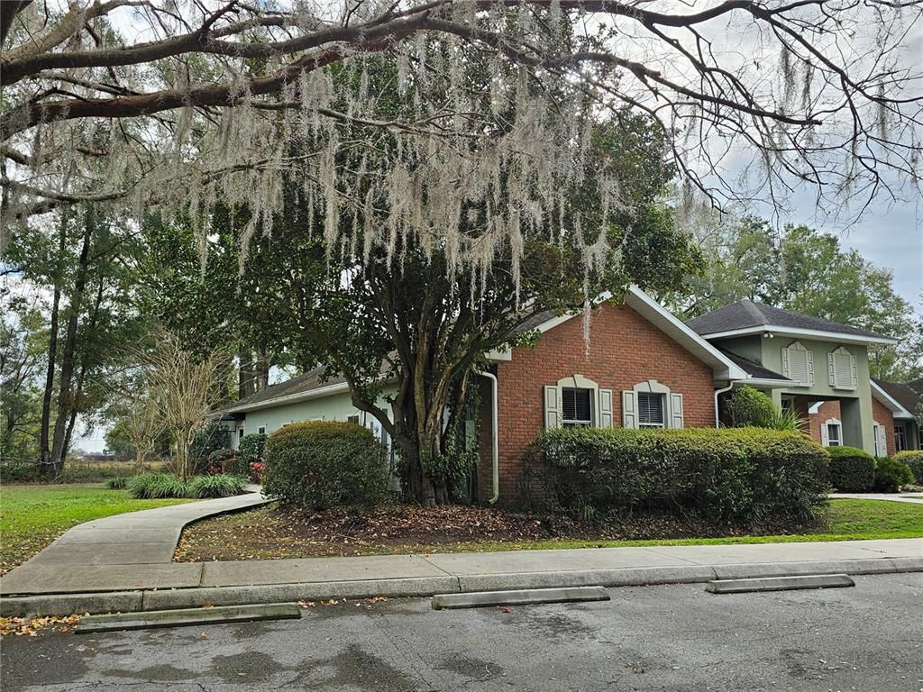 Exterior, Facade, Brick Facade, Ranch
