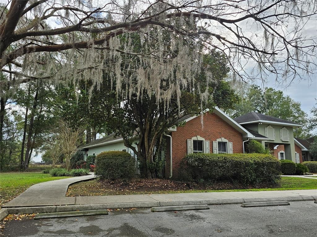 Exterior, Facade, Brick Facade, Split Level