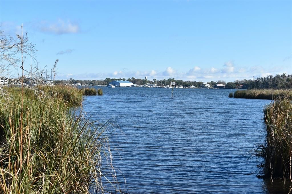 Exterior, Lake
