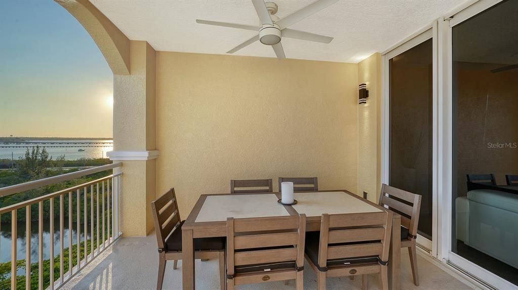 Dining room, Interior, Water