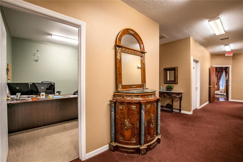 Home Office, Interior